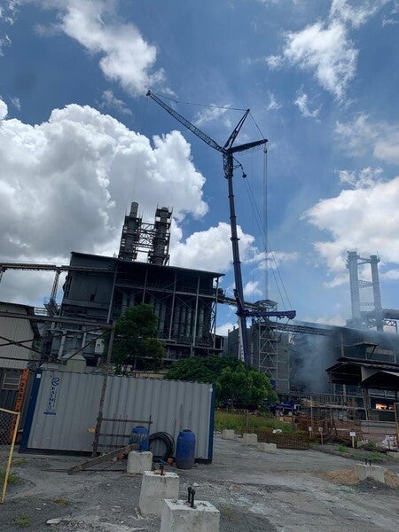 image%20by%20Moises%20Oliveira%20containing%20building%2C%20crane%2C%20factory%2C%20build%2C%20smoke