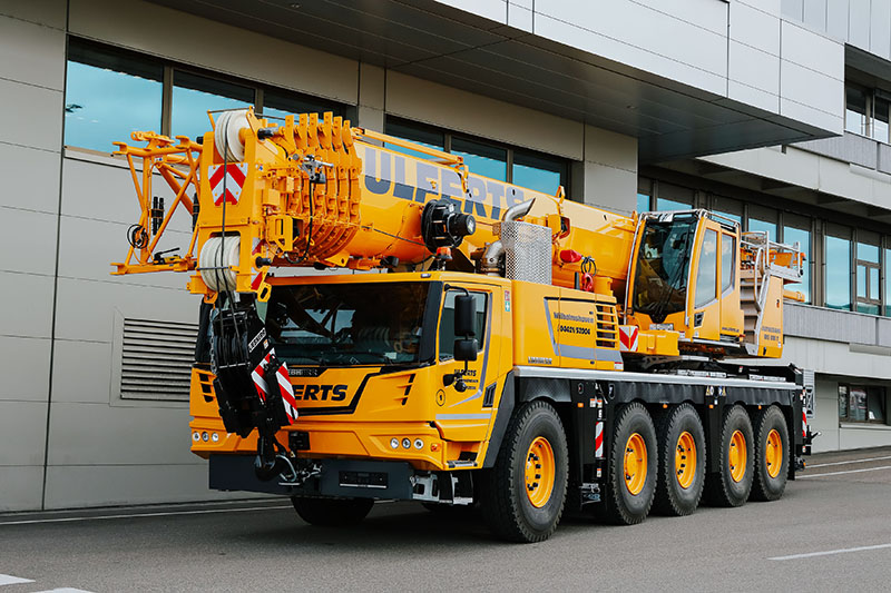 Premiere: first Liebherr LTM 1110-5.2 with driver assistance systems shipped to Ulferts
